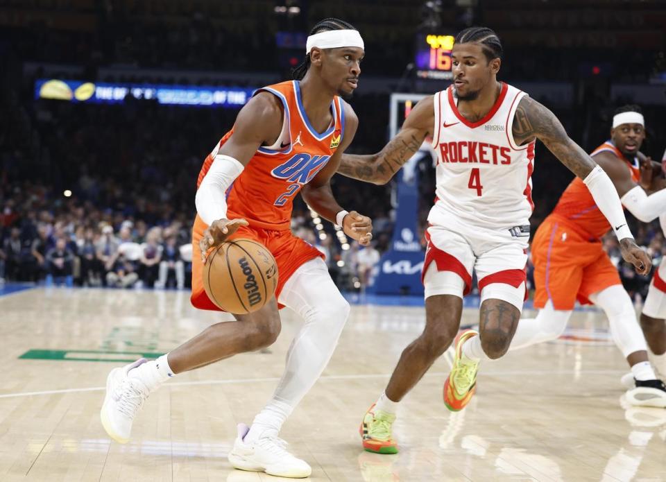 通过定期举 通过定期举